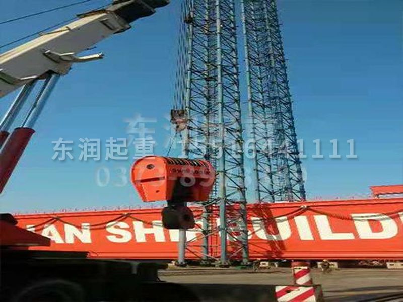 大連船舶重工5#600噸門吊300噸副鉤